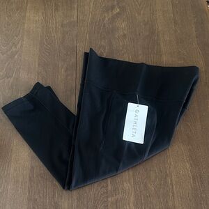 Athleta SALUTATION Stash Pocket in Powervita NWT Size L